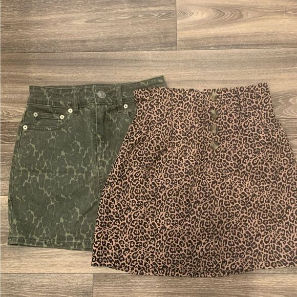 American Eagle mini skirts.  Size:  XXS / 00.  Lot of 2.  The green one is NWT. - Picture 1 of 5